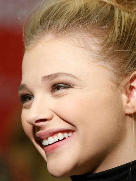 chloe Grace tz smile